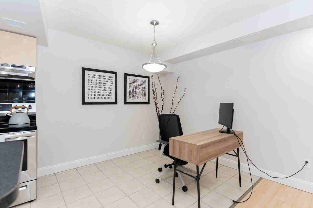 Hargrave Place Apartments 33 Hargrave St, Winnipeg, MB R3C 3T9 Zumper