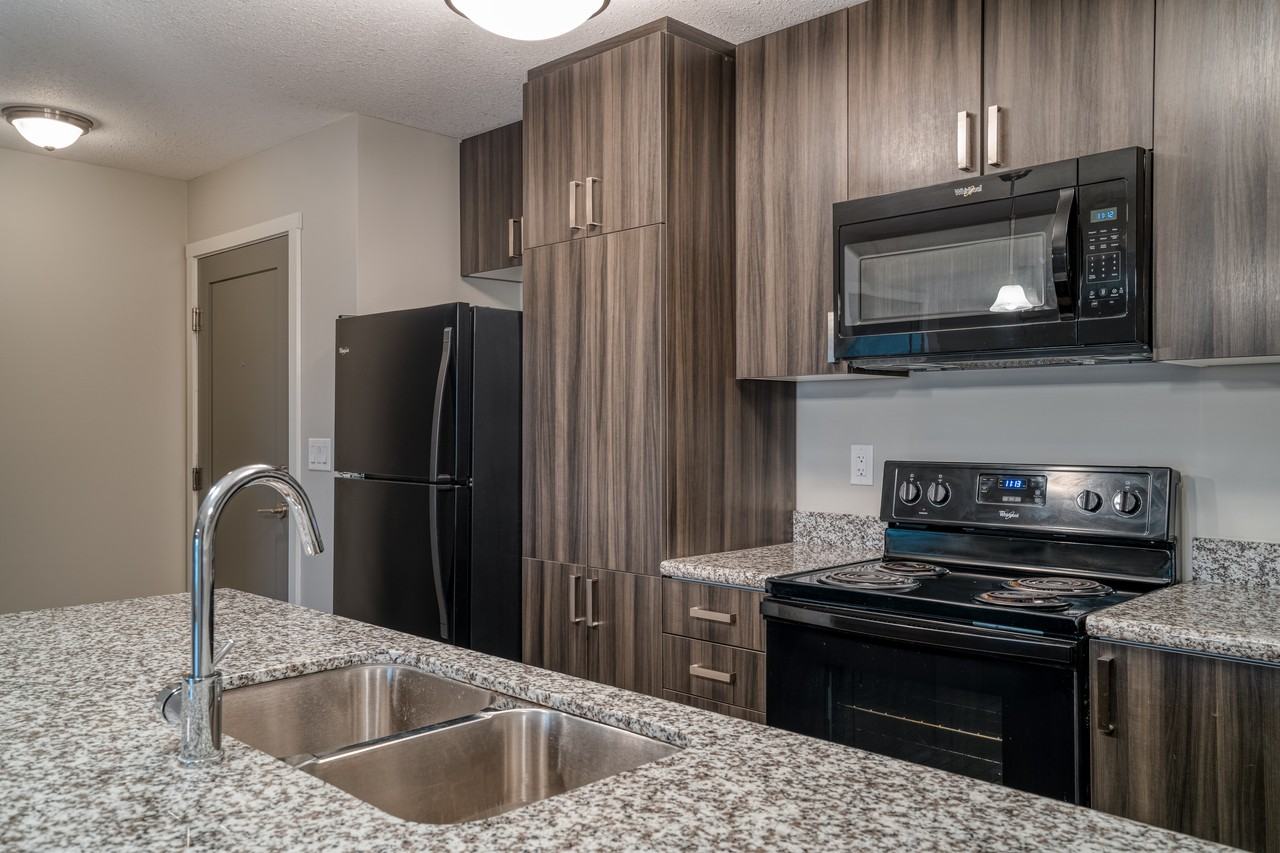 Addison Square Apartments 20 10, 11 & 20 El Tassi Drive, Winnipeg, MB