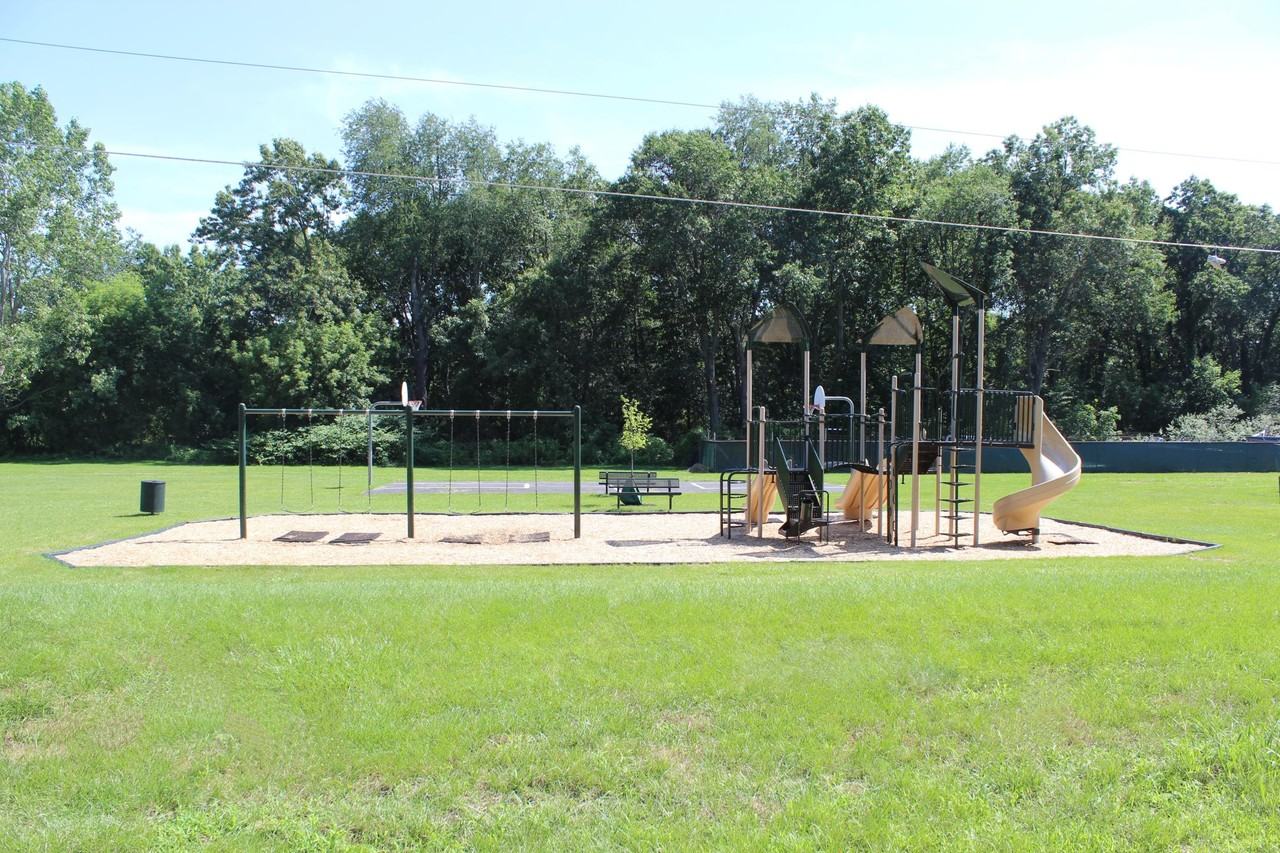 Groveland Manor Homes 13318 Dixie Hwy, Holly, MI 48442 Zumper