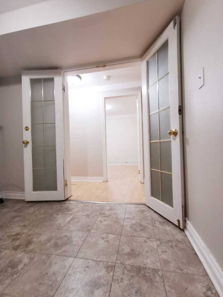 11 Saint Vincent Street, Barrie, ON L4M 3Y3, CAN 2 bedroom House