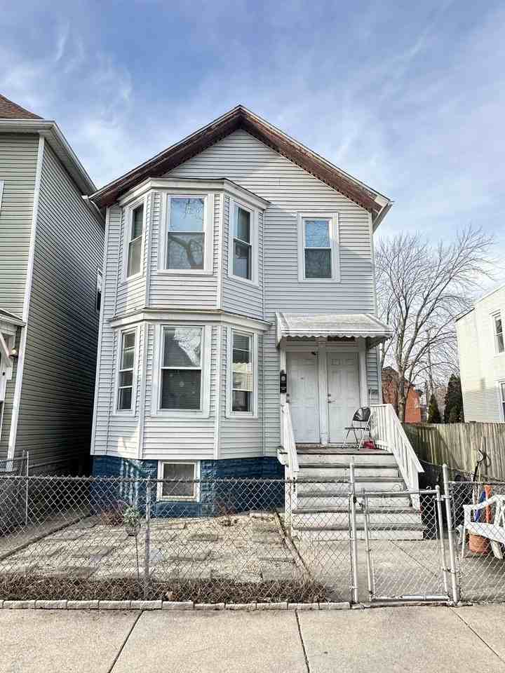 N Richmond St 2, Chicago, IL 60647 2 Bedroom House for 2,000/month