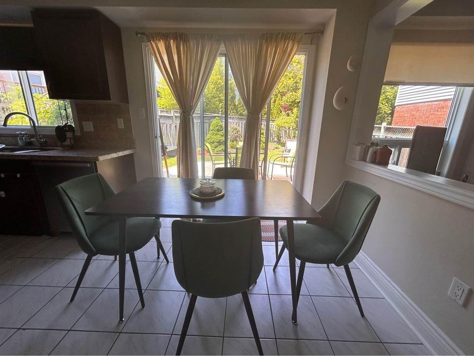 Garden St & Rossland Rd E, Whitby, ON L1N 8X3 Studio Apartment for 850