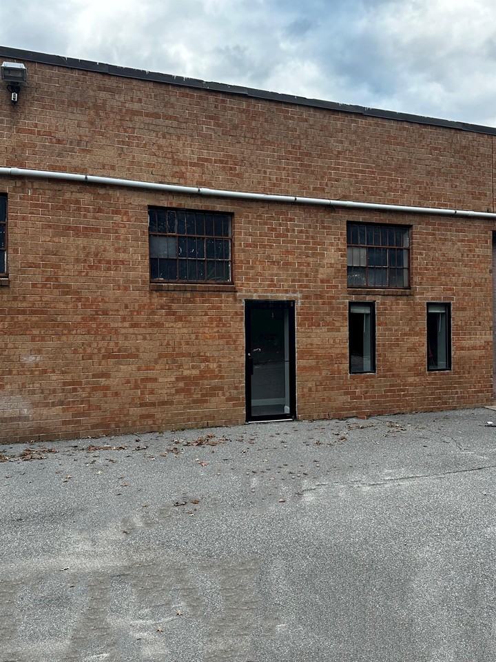 35 Carlough Rd 3D, Bohemia, NY 11716 Studio Apartment for 1,250/month