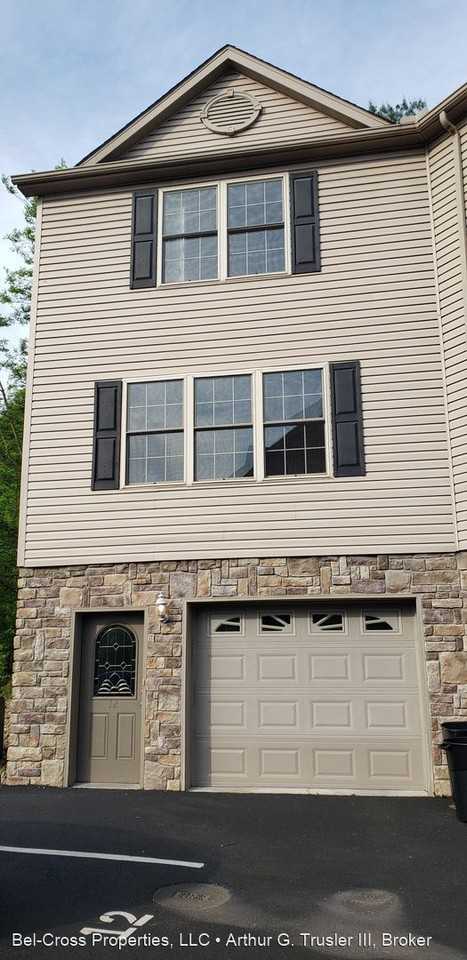 Pineview Place Townhomes minutes from the Medical Center Apartments 1