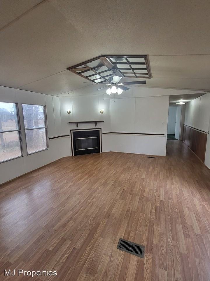 Whispering Pines Apartments 142 County Road 405, Cullman, AL 35057