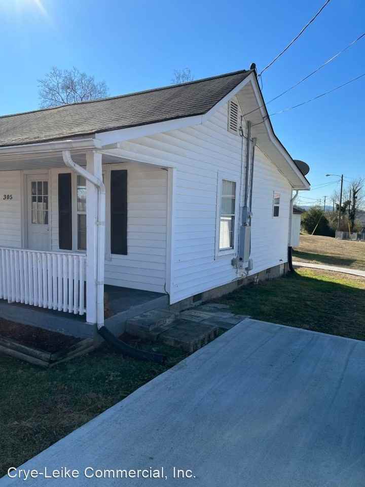 305 E Washington Ave, Clinton, TN 37716 2 bedroom House Rental Zumper