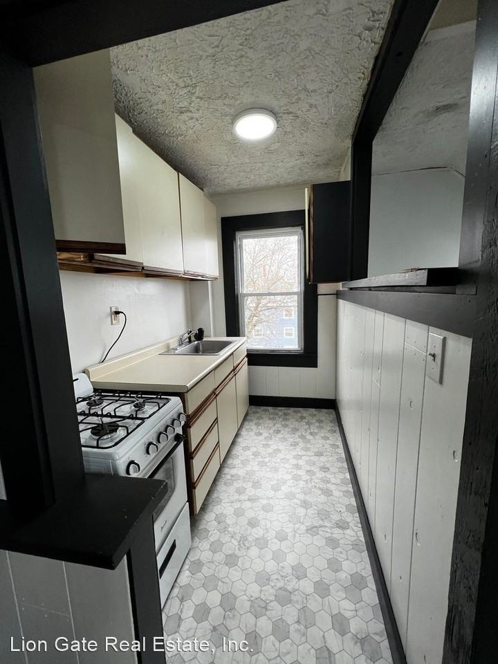 475 Coggeshall St. Apartments 475 Coggeshall St, New Bedford, MA