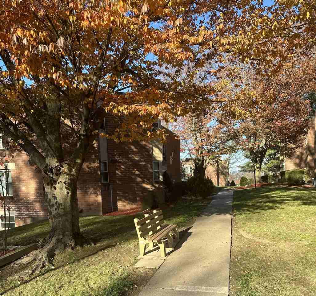 Summit Apartments Latrobe, PA 206 N Shenandoah Dr, Latrobe, PA 15650 Zumper