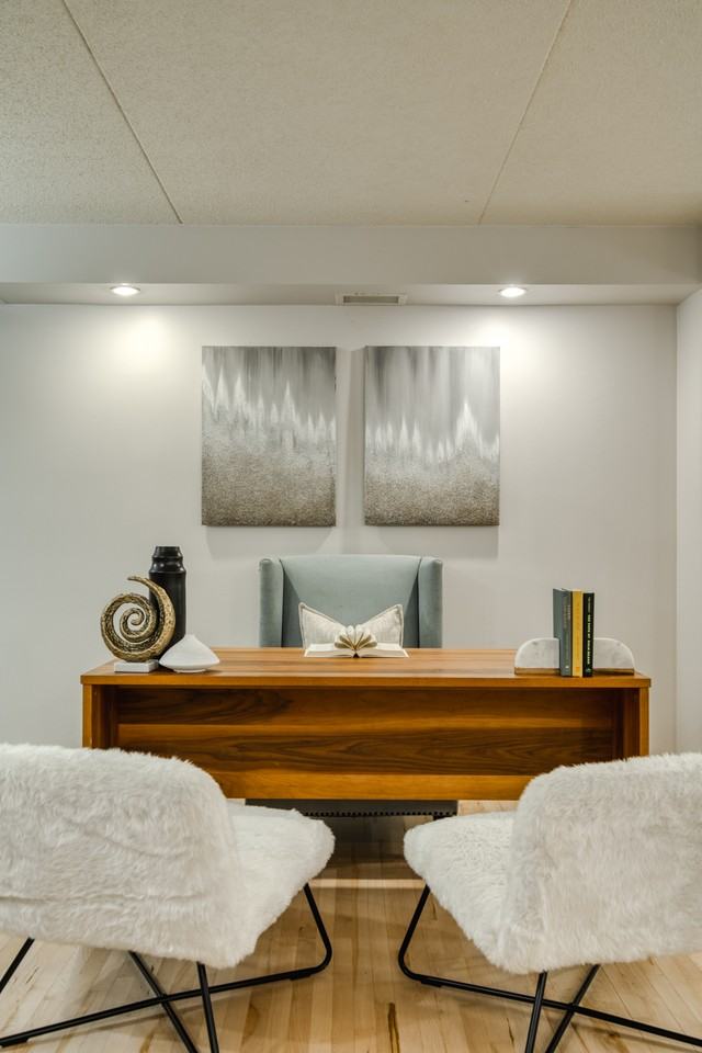 Hargrave Place Apartments 33 Hargrave St, Winnipeg, MB R3C 3T9 Zumper