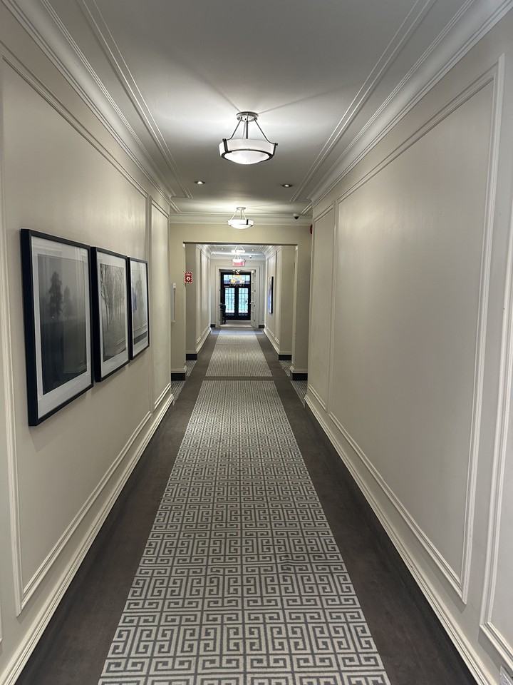 Hampstead Court Apartments 5549 Ch QueenMary, Montréal, QC H3X 1V8