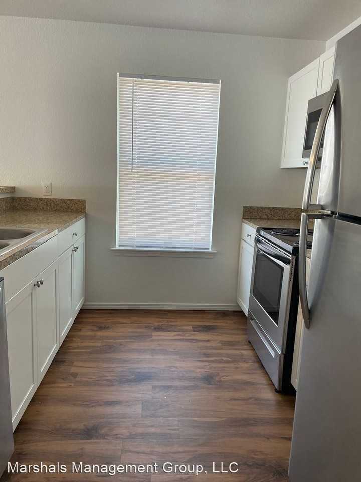 (200202) HOWARD / (101 & 103) ARKANASAS STREET / (100202) RAZORBACK