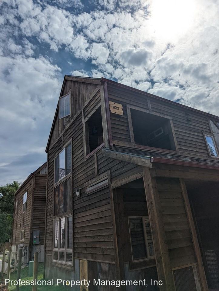 812/820/822/824 Palmer St Apartments in Upper Rattlesnake, Missoula, MT