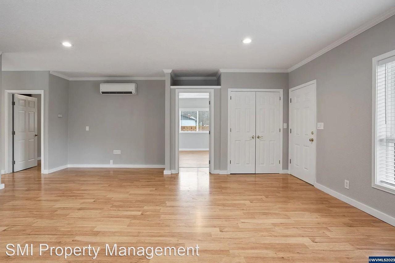 715 NW River Road Apartments 715 Nw River Rd, Mill City, OR 97360