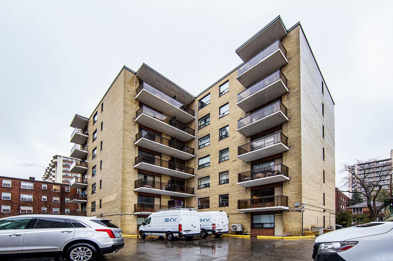 40 Raglan Avenue Apartments 40 Raglan Ave, Toronto, ON M6C 2L2 Zumper