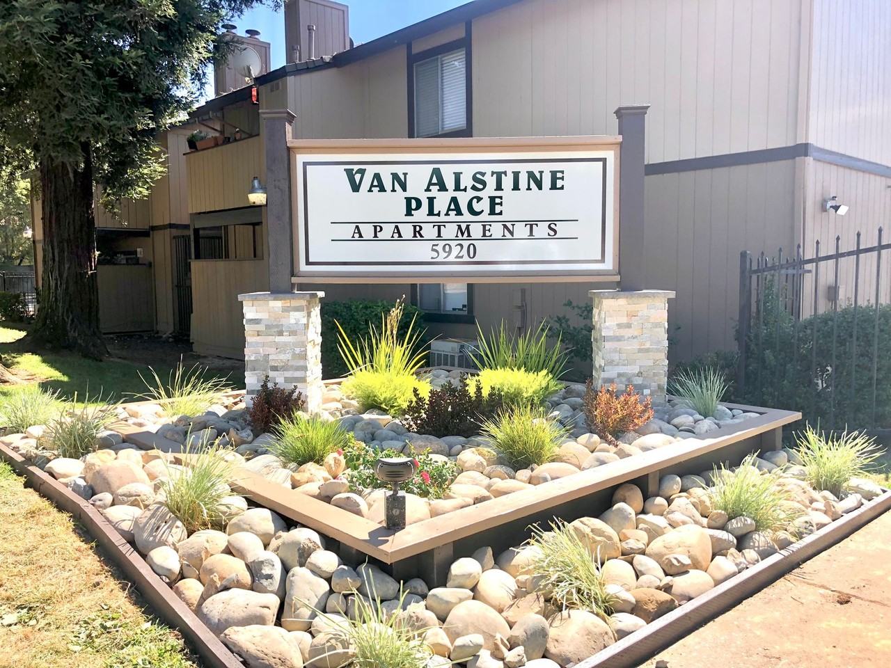 Van Alstine 2 bedroom Apartments 1/2 off 1st month 5920 Van Alstine