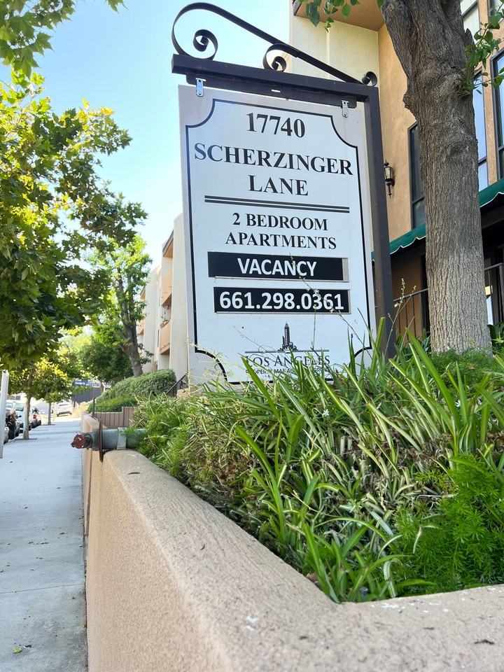 MOVE IN SPECIAL QUALIFIED APPLICANTS ONE MONTH FREE RENT!!!! Apartments