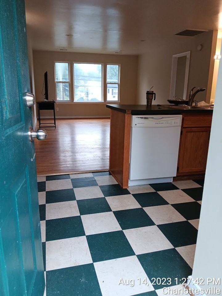 20242025 UTILITIES INCLUDED 10 bdrm / 5 bath 1100 Preston Ave Apartments 1100 Preston Ave