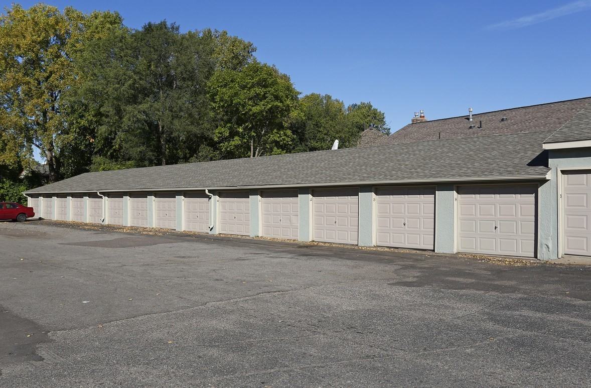 Granite Falls at Silver Lake Apartments 2130 County Road E W, Arden