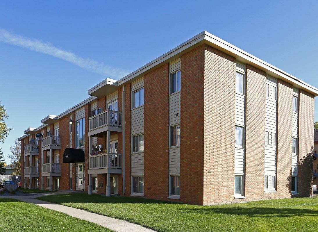 Granite Falls at Silver Lake Apartments 2130 County Road E W, Arden