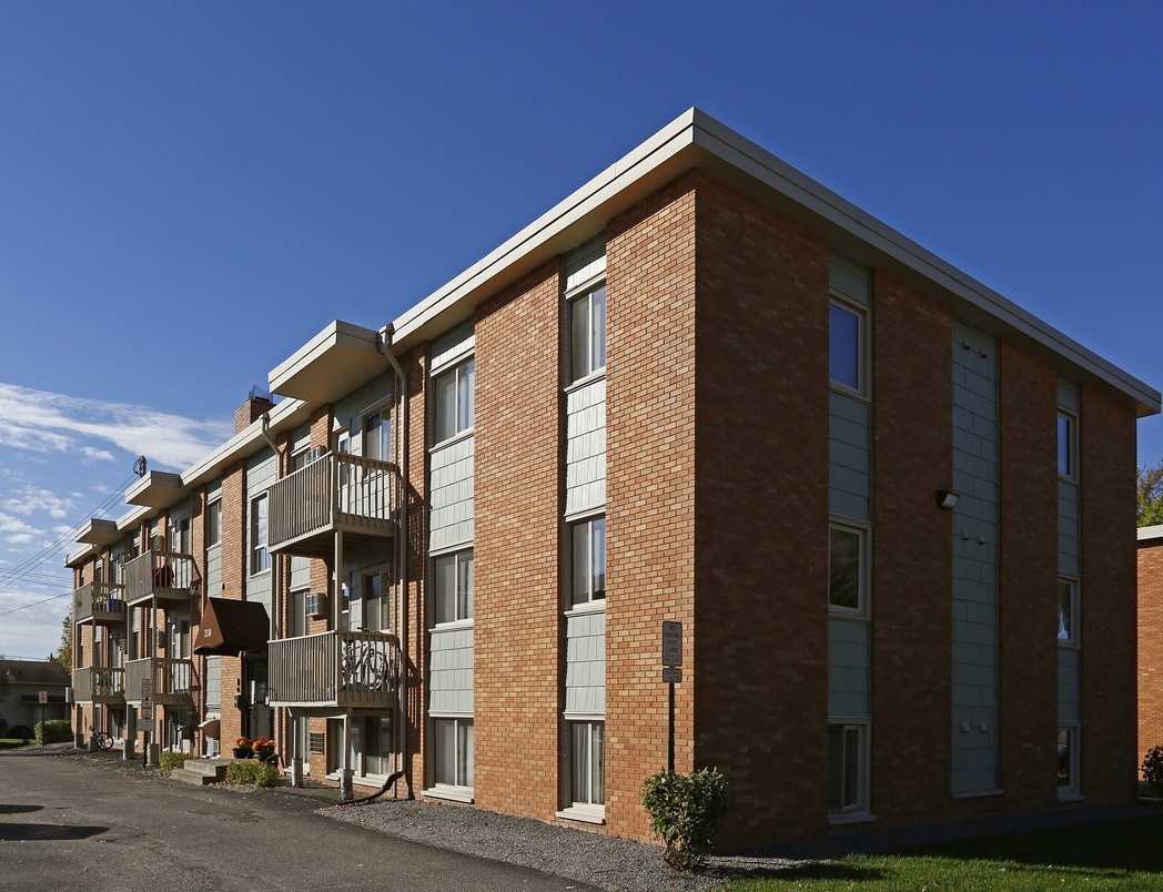 Granite Falls at Silver Lake Apartments 2130 County Road E W, Arden