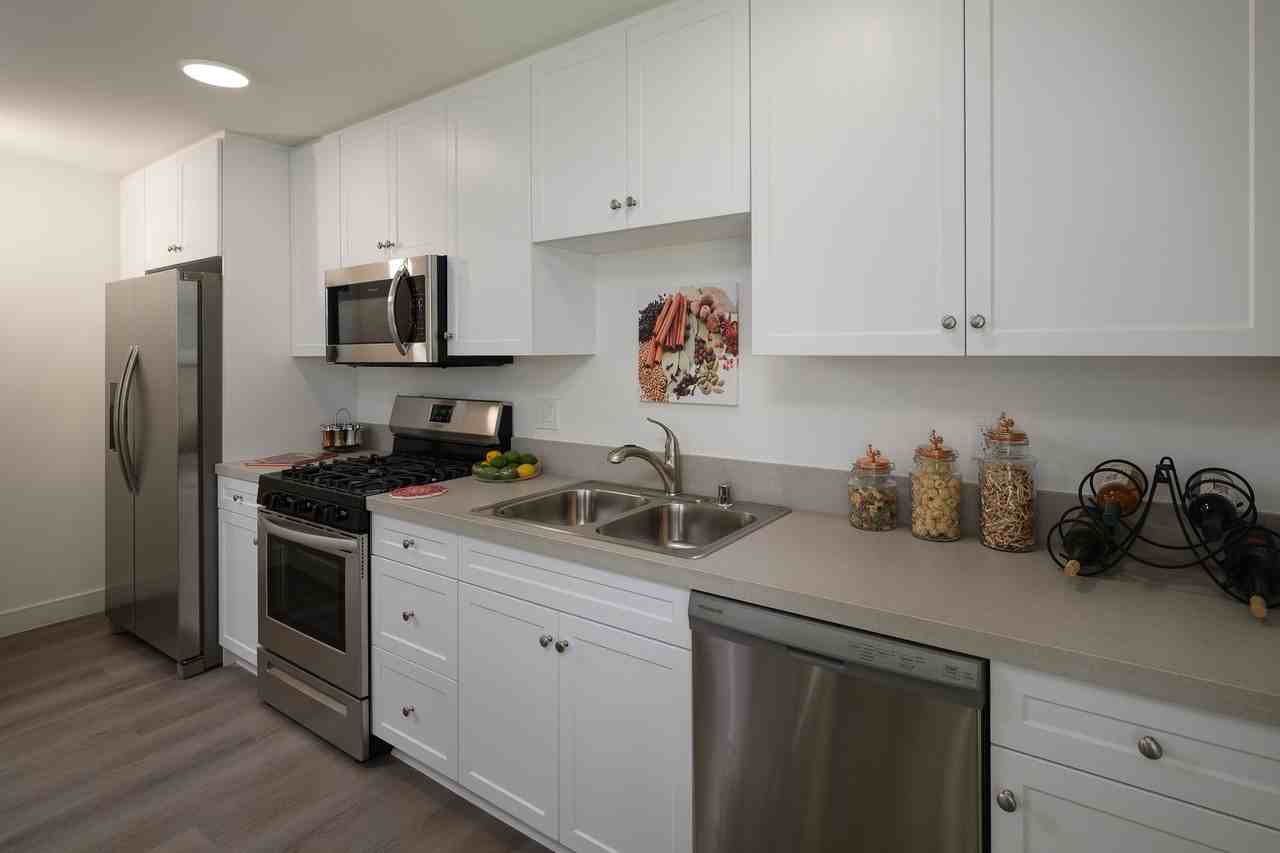 Spacious 2 Bed Townhouses! * BEST KOREATOWN LOCATION * washer & dryer