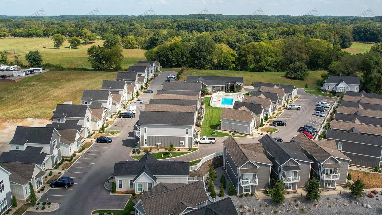 Charmant Cottages Apartments 6152 Scottsville Rd, Bowling Green, KY