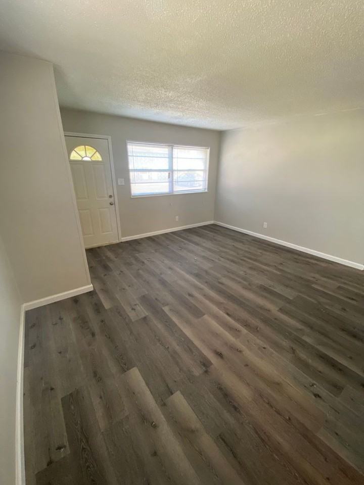 Deer Creek Apartments 423 Se Winfield Ave, Topeka, KS 66607 Zumper