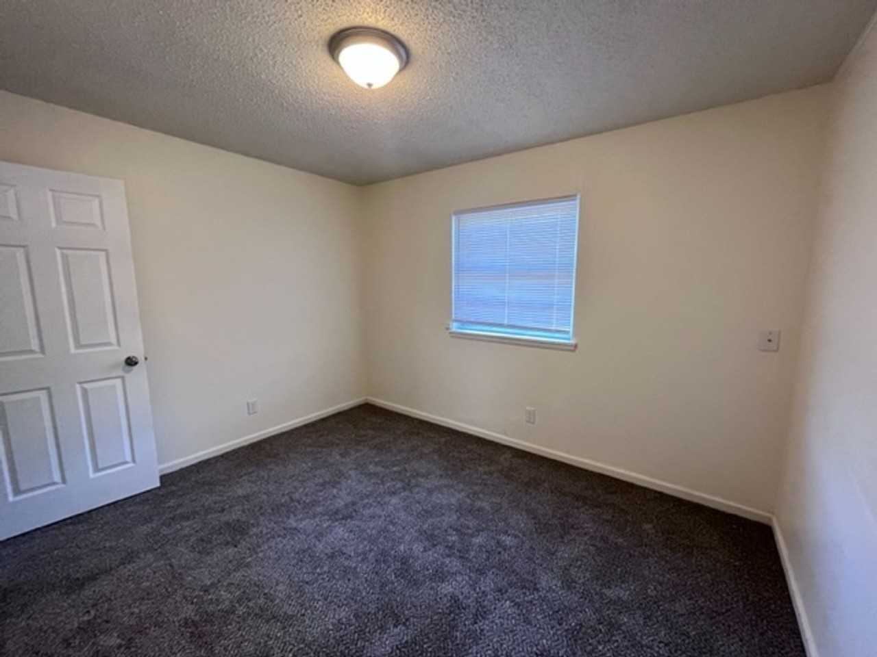 Deer Creek Apartments 423 Se Winfield Ave, Topeka, KS 66607 Zumper