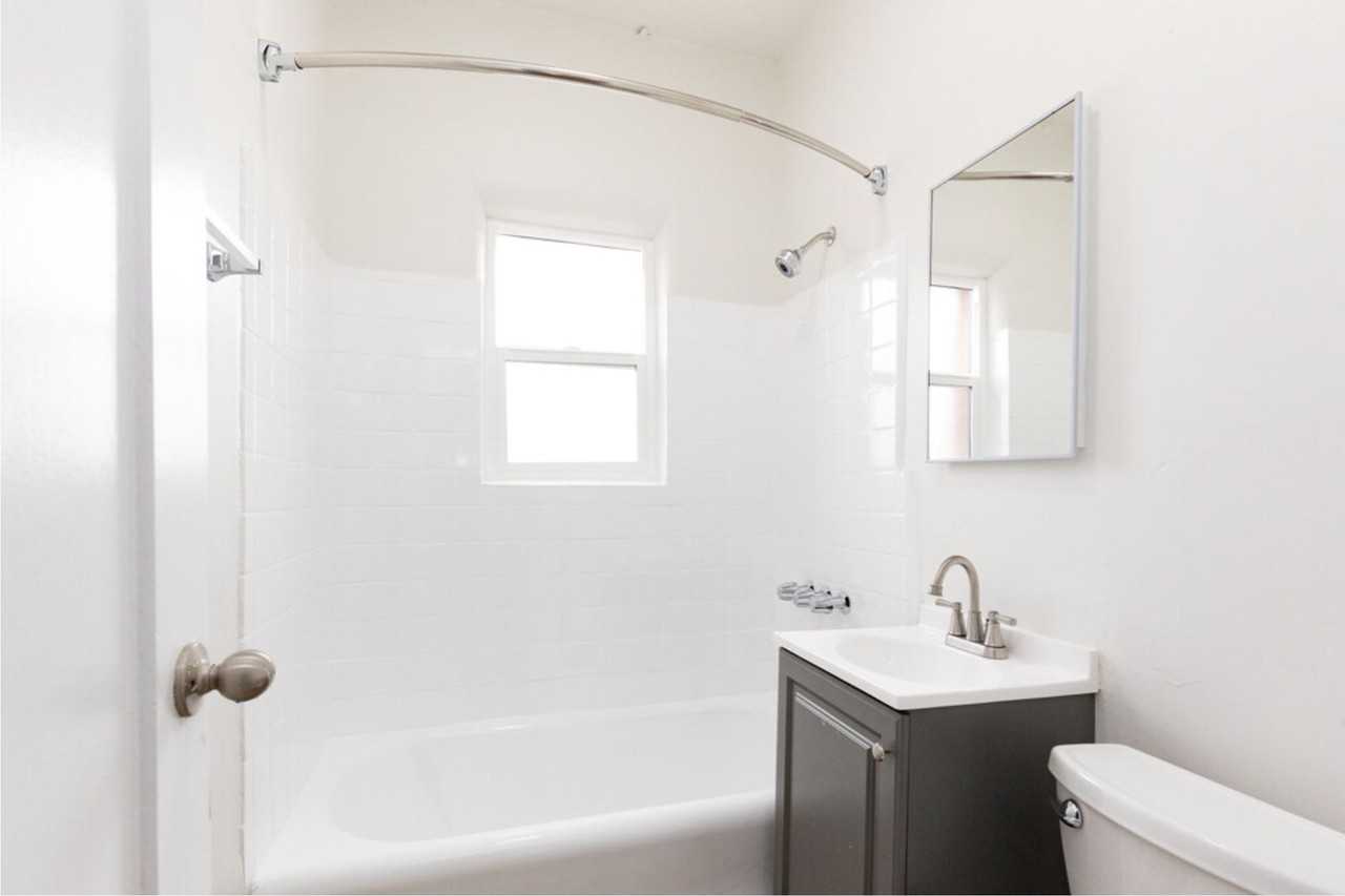 Bachelors, Studios, and 1 Bedrooms Conveniently located in Koreatown