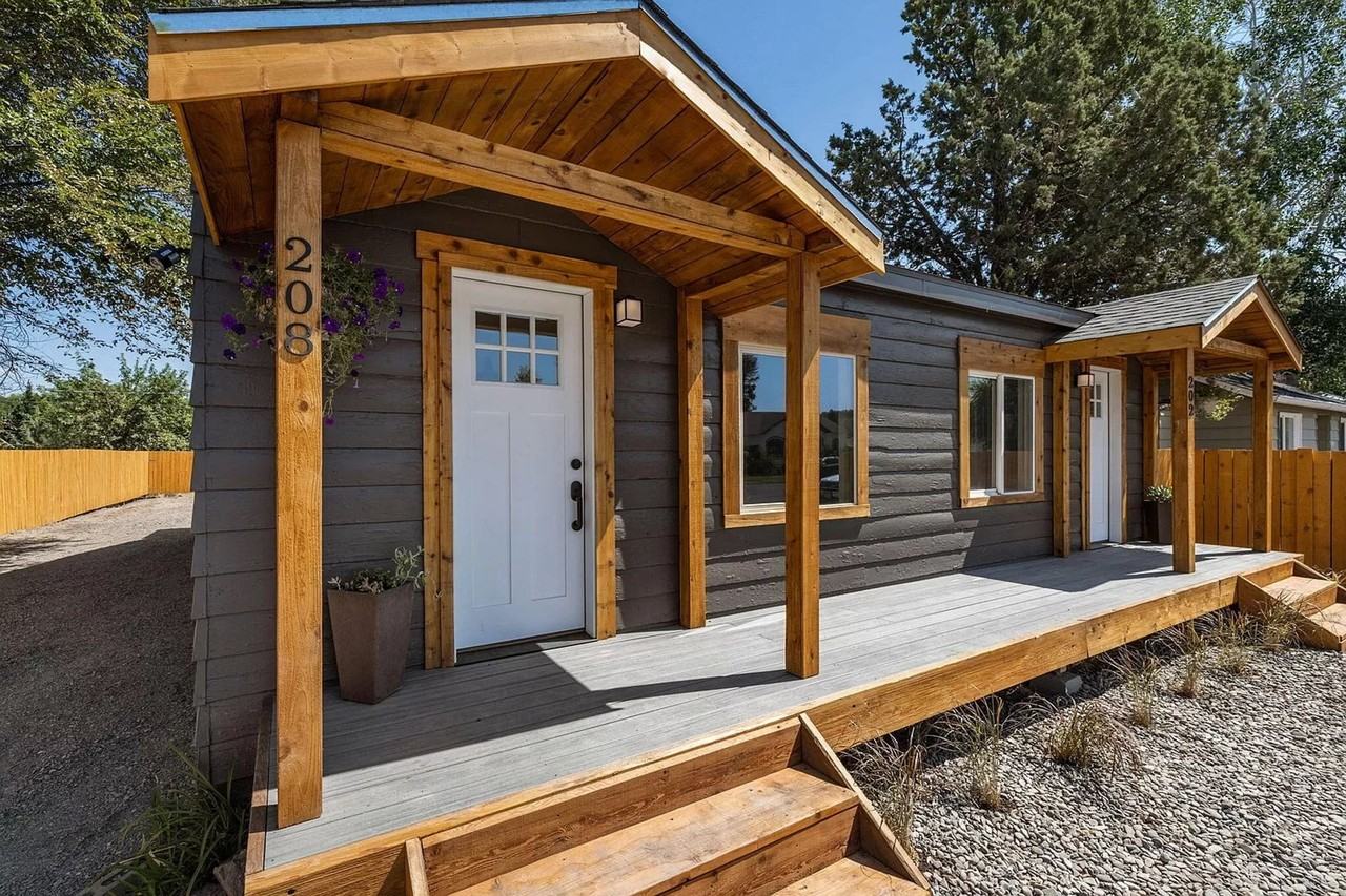 PG0000 202 & 208 NE Juniper St Apartments 202 & 208 NE Juniper St