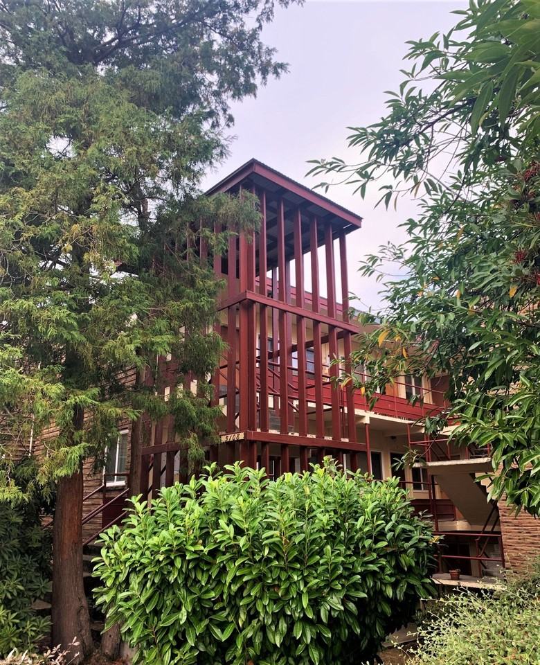 Seward Park Court Hidden Gem in Serene Neighborhood w/ FREE Onsite