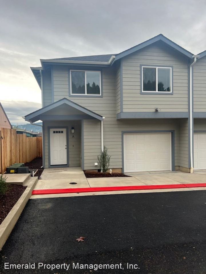 Lindsay Townhomes Apartments 935 Arthur Ave 955, Cottage Grove, OR