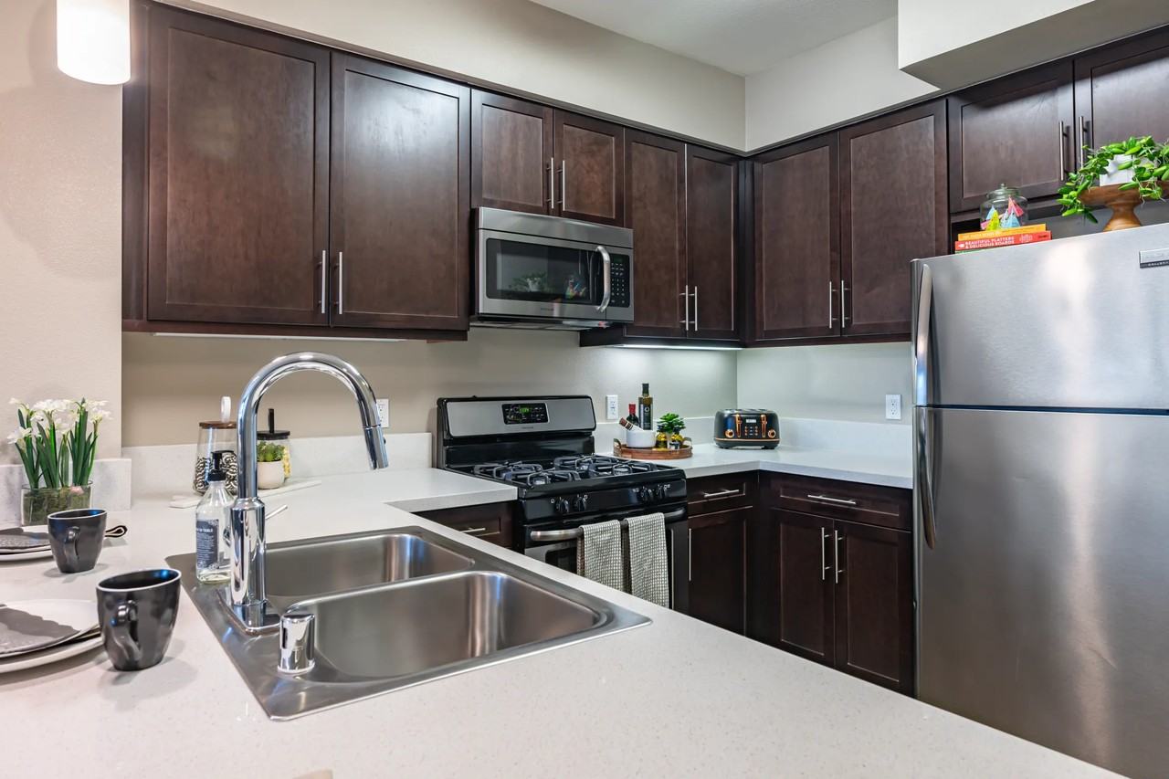 Studio Apartments for Rent In Woodland HillsWarner Center, Los Angeles