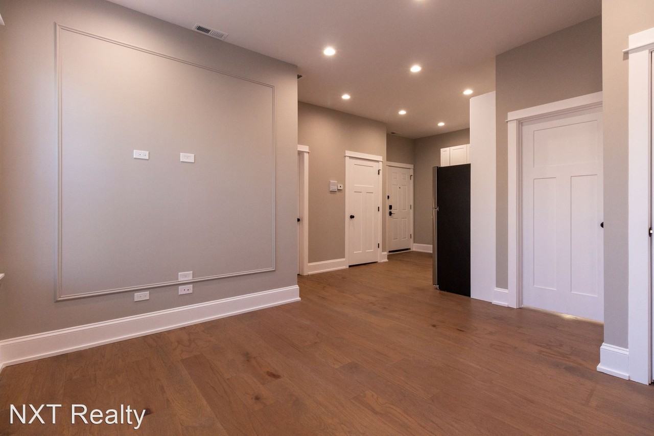 Avondale Building with All Renovated Units Apartments 3256 3256 N