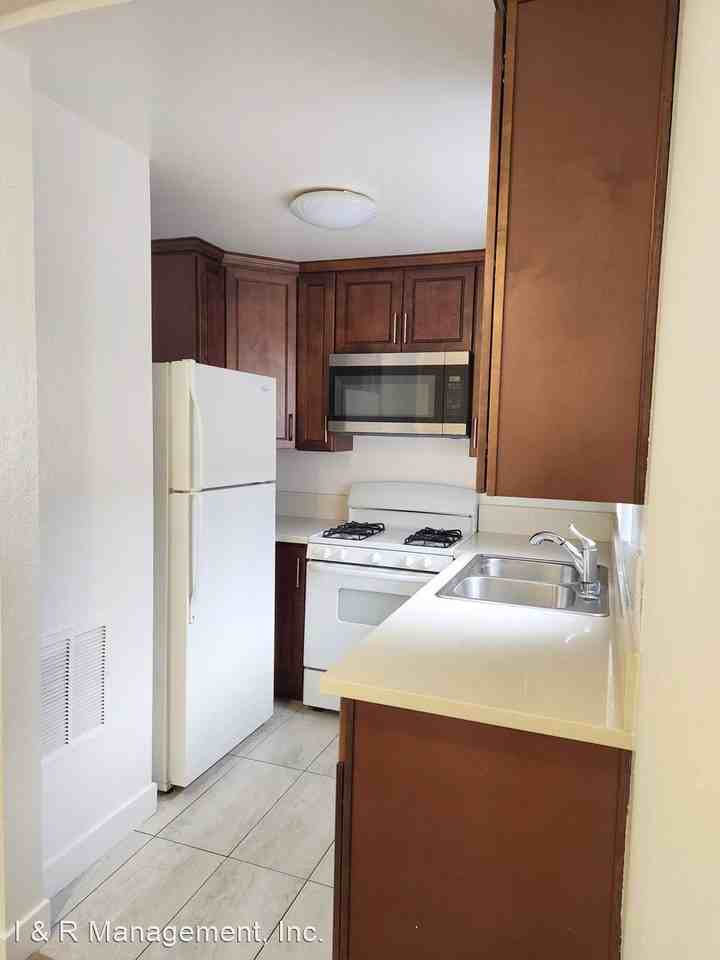 2345, 2349 Lincoln Park Ave. 3522 N. Broadway Ave. Apartments in