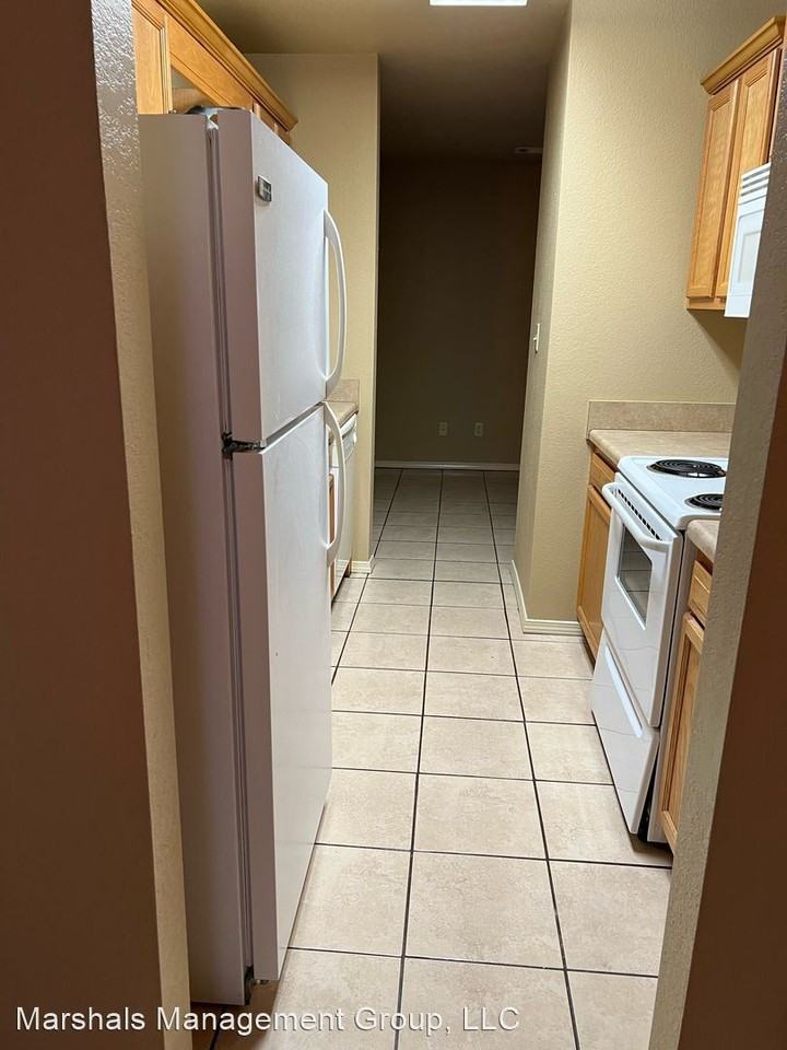 2 and 3 bedroom townhouses Apartments 419 503 South Vine Street