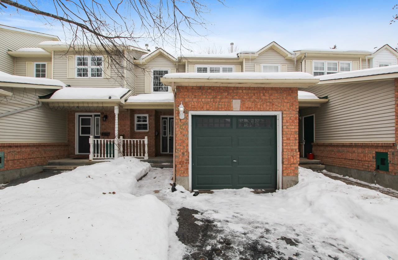 6 Blackdome Crescent, Kanata SPACIOUS BACKYARD WITH NO REAR NEIGHBOURS