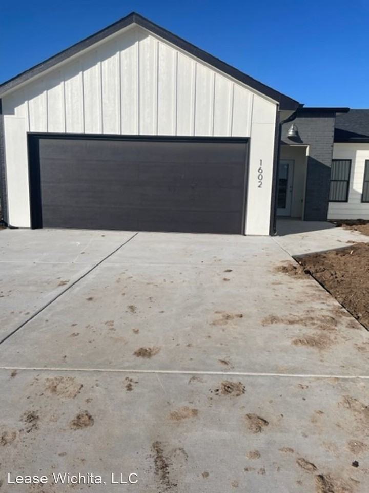 1602/04 S Hickory Creek St Apartments in Rainbow Lakes West, Wichita