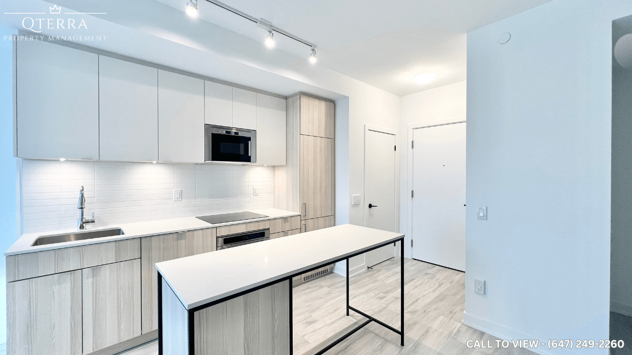 522215 Lakeshore Rd W, Mississauga, Ontario L5H 1G5 Apartments 215