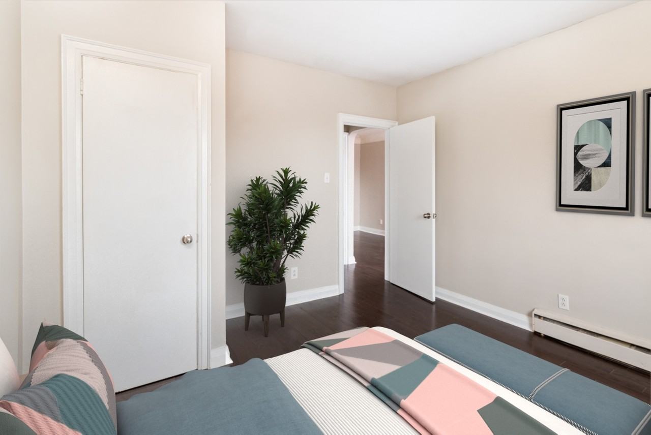 Lamoreaux Gardens Apartments 47 Strathcona Ave N, Hamilton, ON L8R