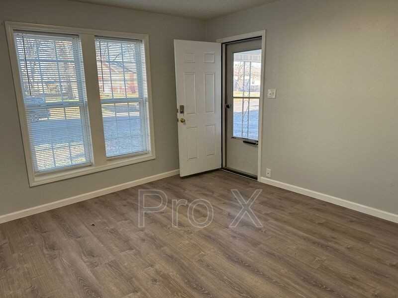 105 E Jefferson St, Pittsburg, KS 66762 1 bedroom House Rental Zumper