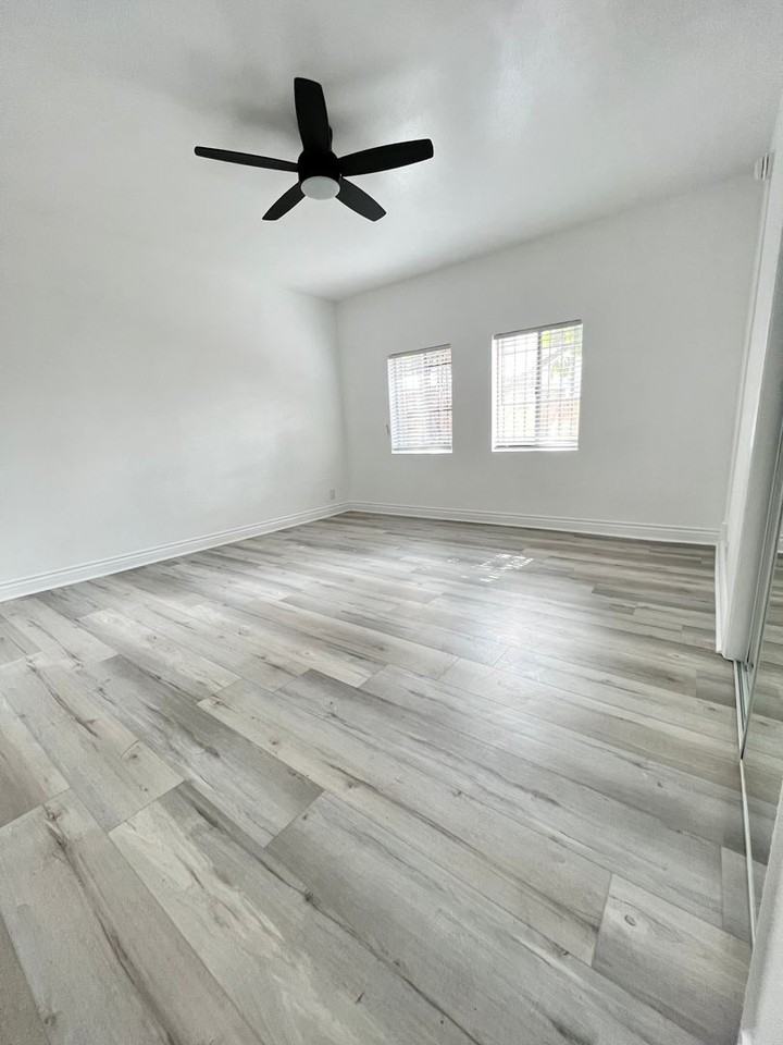 The Allison Franklin Village Apartments 6075 Franklin Ave, Los