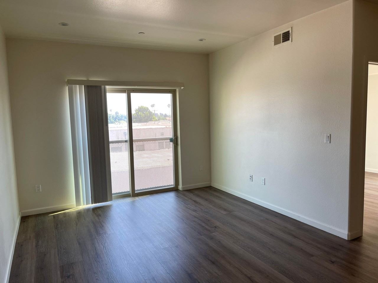 Crenshaw Village Luxury Apartments 6109 Crenshaw Blvd, Los Angeles