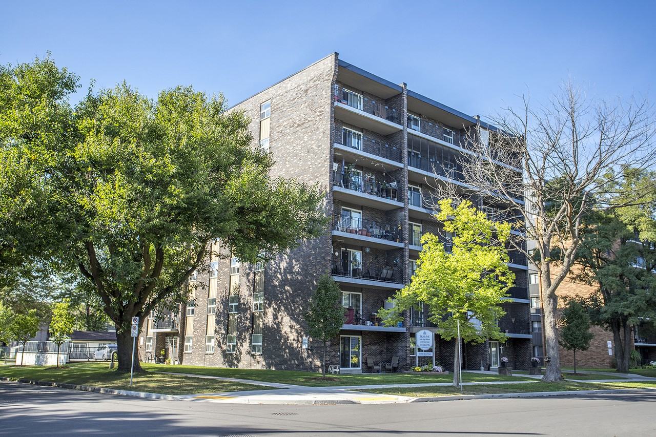 Sun Ray Manor Apartments 3590 Peter St, Windsor, ON N9C 1J5 Zumper