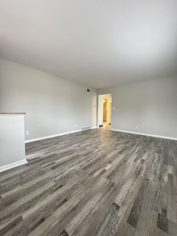 352 Highfield Drive * Apartments 352 Highfield Dr, Columbus, OH 43214