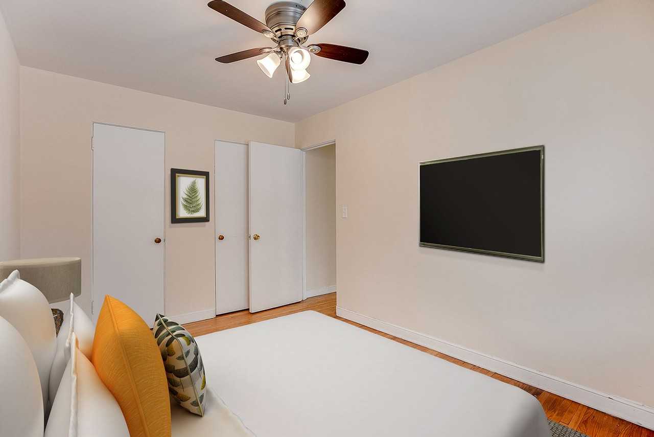 Southtown Apartments 8133 E Bloomington Fwy, Bloomington, MN 55420