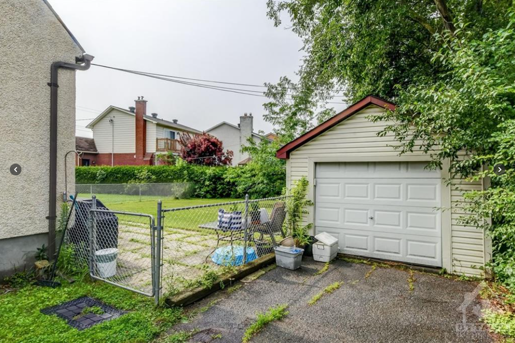 903 Normandy Crescent, LARGE PRIVATE YARD Apartments 903 Normandy