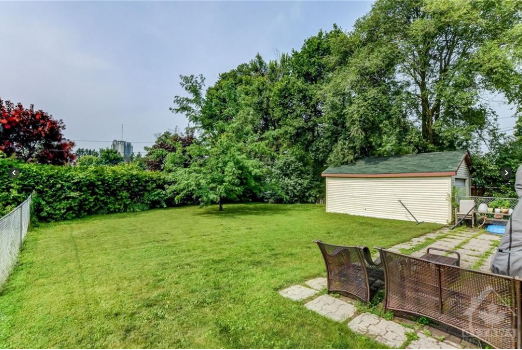 903 Normandy Crescent, LARGE PRIVATE YARD Apartments 903 Normandy