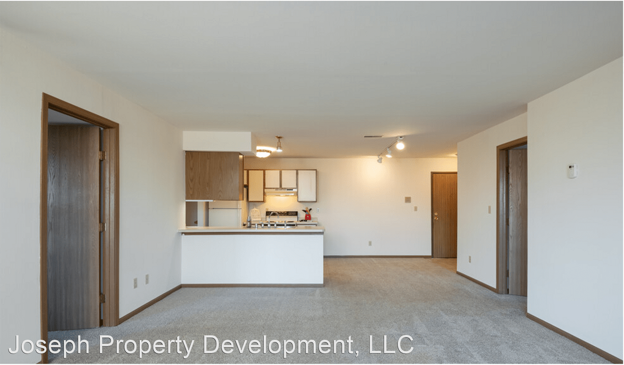 Shady Lane Apartments N91 W16995W17155 Apple Tree Court, Menomonee