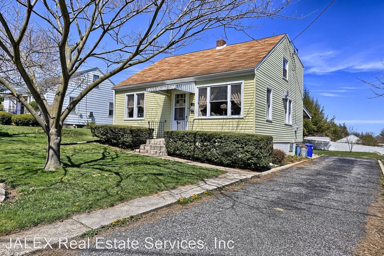 203 Roxbury Rd, Shippensburg, PA 17257 3 Bedroom House for 1,200/month